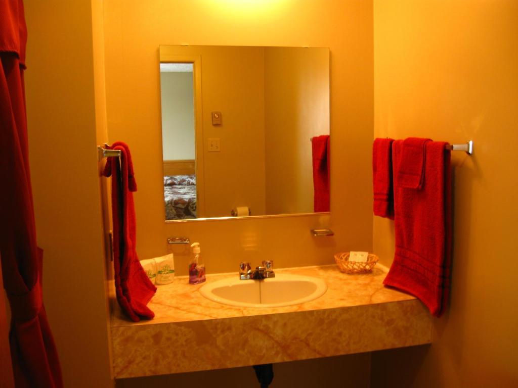 Motel De La Pointe Aux Bouleaux Baie-Sainte-Catherine Room photo